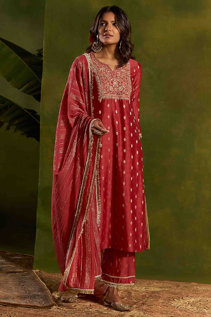 Coral Banarasi Silk Chanderi Dabka Embroidered Kurta Set by Kritika Dawar at Pernia's Pop Up Shop