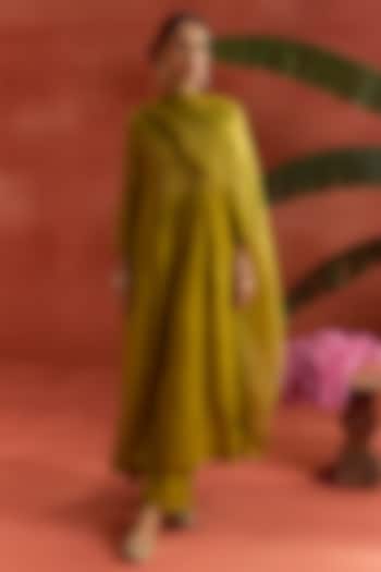 Green Tissue Chanderi Floral Embroidered Kurta Set by Kritika Dawar at Pernia's Pop Up Shop