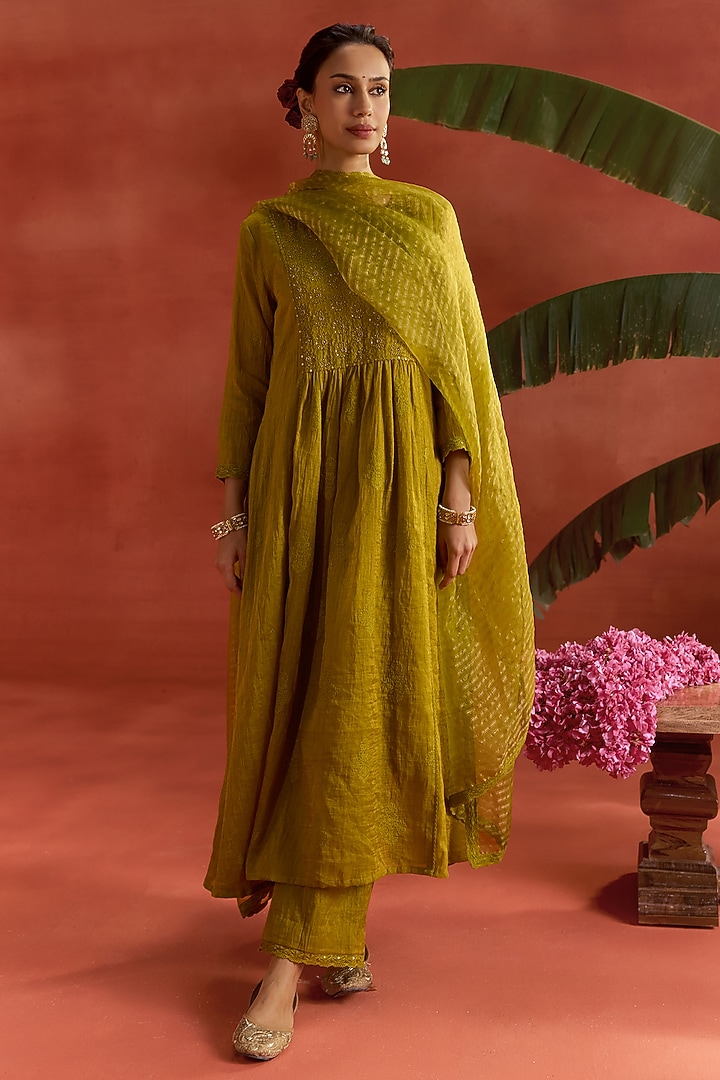 Green Tissue Chanderi Floral Embroidered Kurta Set by Kritika Dawar at Pernia's Pop Up Shop