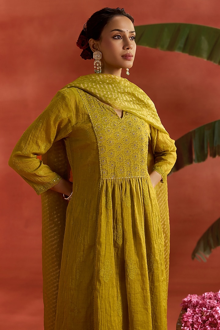 Green Tissue Chanderi Floral Embroidered Kurta Set by Kritika Dawar at Pernia's Pop Up Shop