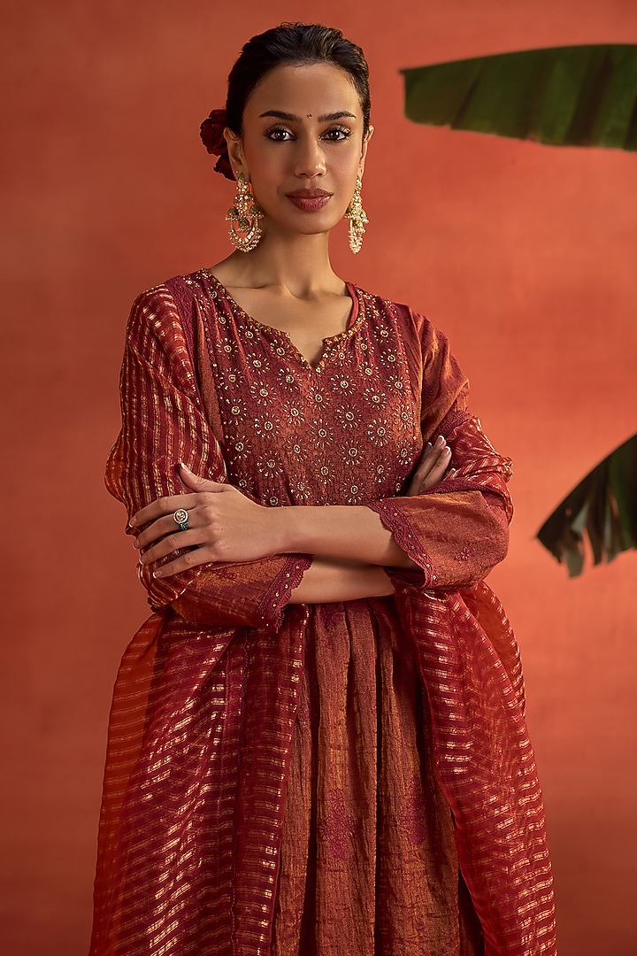 Magenta Tissue Chanderi Floral Embroidered Kurta Set by Kritika Dawar at Pernia's Pop Up Shop