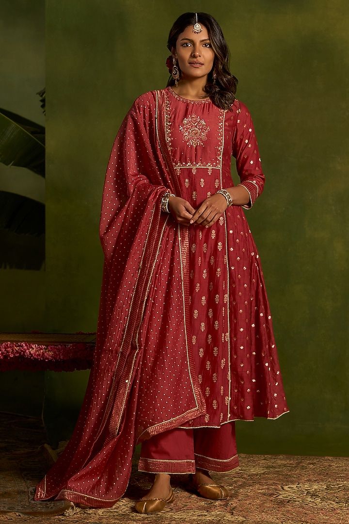 Coral Silk Chanderi Zari & Dabka Embroidered Kurta Set by Kritika Dawar at Pernia's Pop Up Shop