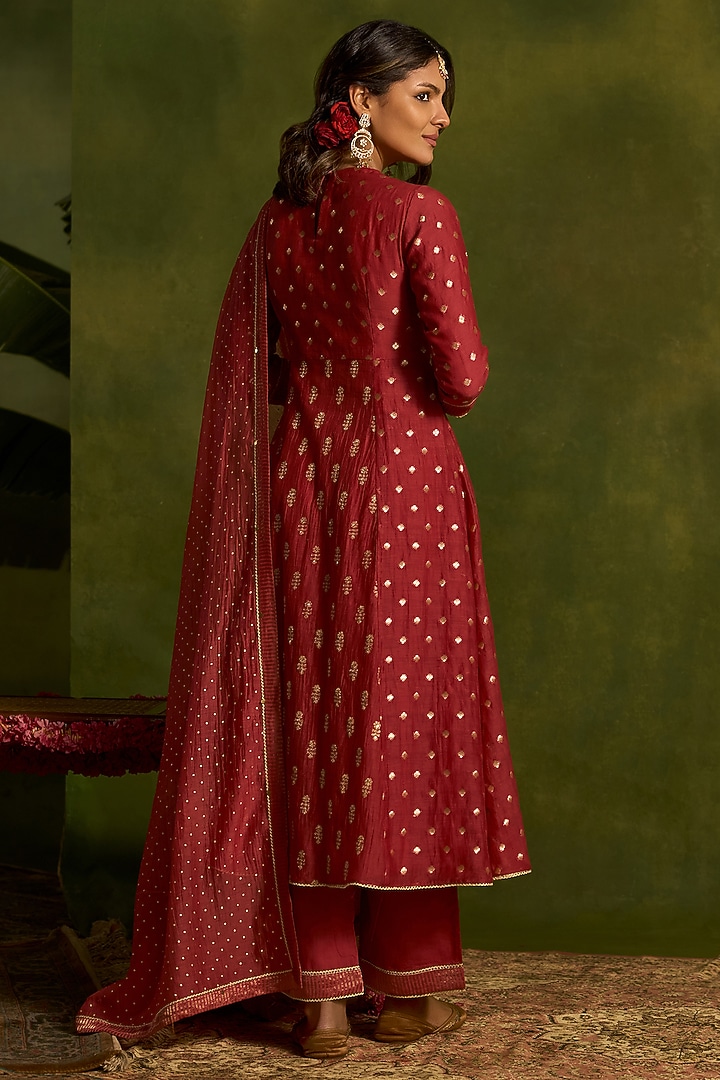 Coral Silk Chanderi Zari & Dabka Embroidered Kurta Set by Kritika Dawar at Pernia's Pop Up Shop