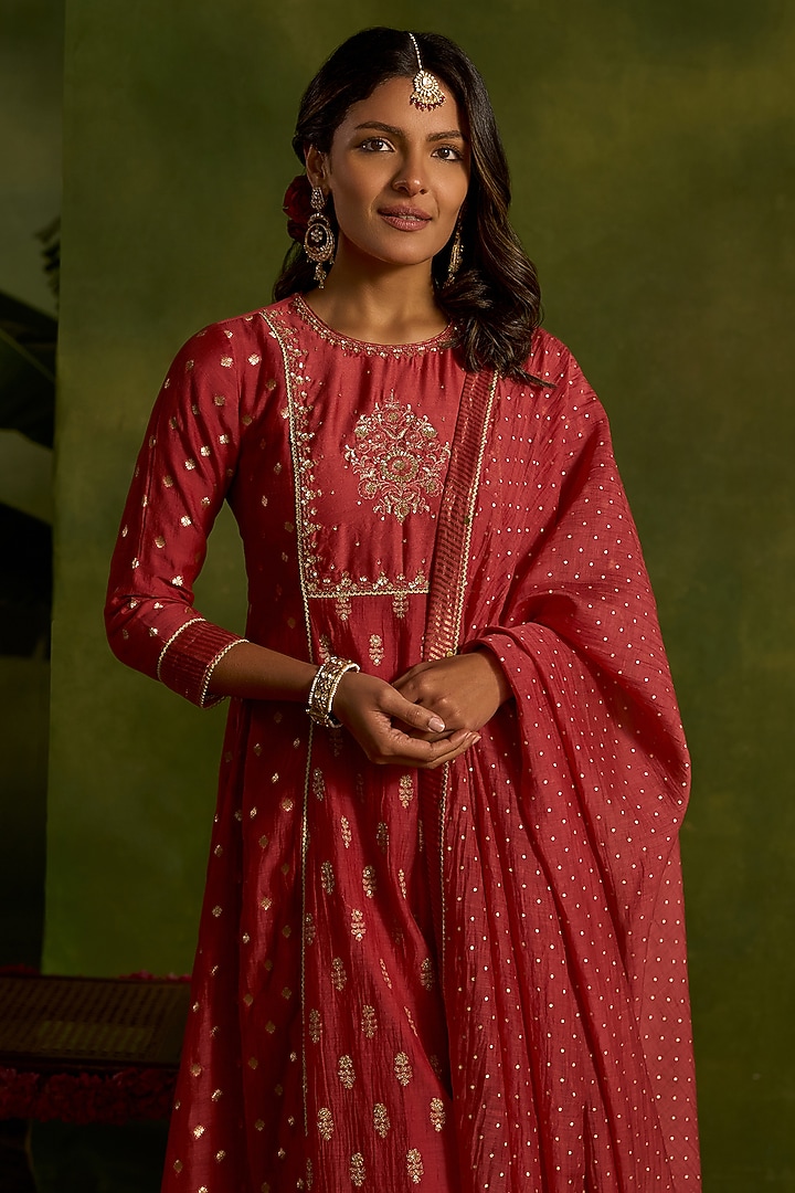 Coral Silk Chanderi Zari & Dabka Embroidered Kurta Set by Kritika Dawar at Pernia's Pop Up Shop