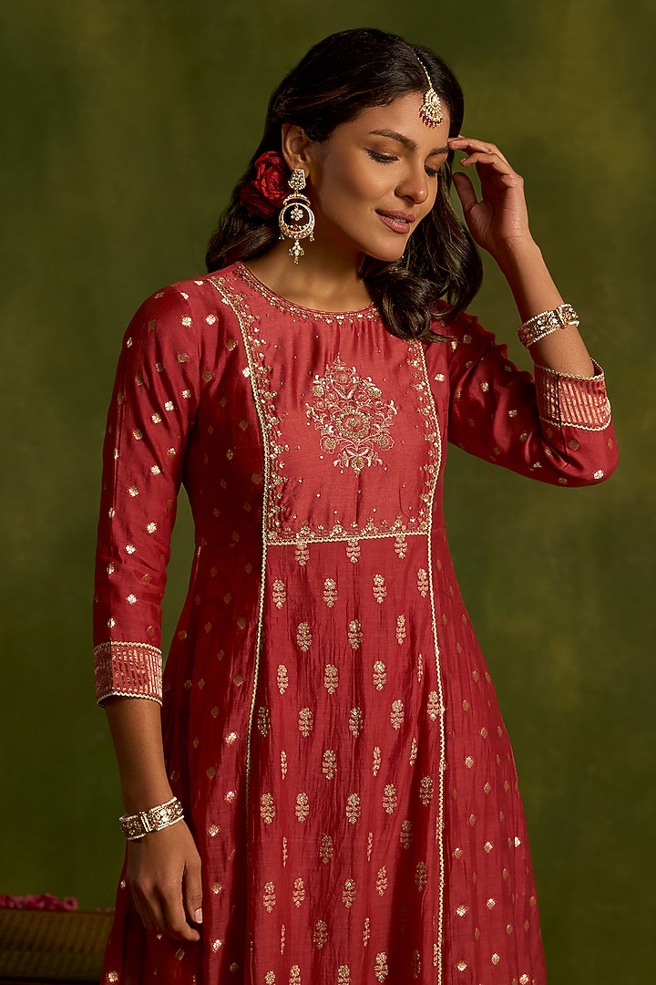 Coral Silk Chanderi Zari & Dabka Embroidered Kurta Set by Kritika Dawar at Pernia's Pop Up Shop