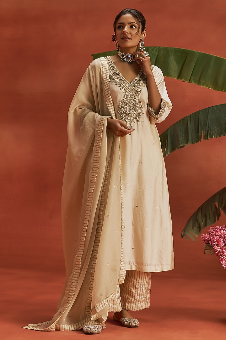 Ivory Silk Dabka Embroidered Kurta Set by Kritika Dawar at Pernia's Pop Up Shop