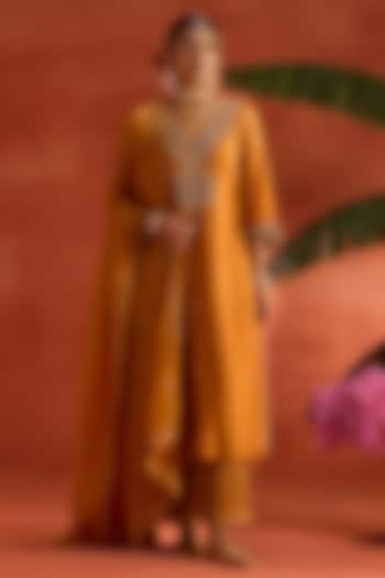 Honey Mustard Silk Dabka & Zari Embroidered Kurta Set by Kritika Dawar at Pernia's Pop Up Shop