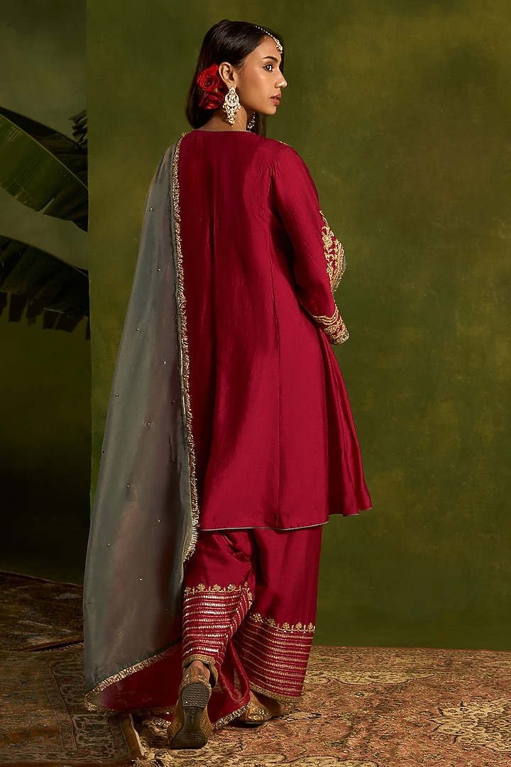Magenta Silk Dori Embroidered Kurta Set by Kritika Dawar at Pernia's Pop Up Shop