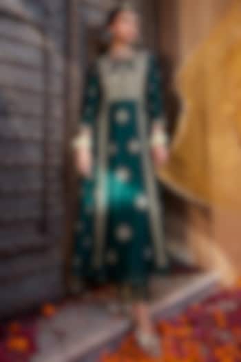 Teal Silk Embroidered Kurta Set by Kritika Dawar at Pernia's Pop Up Shop