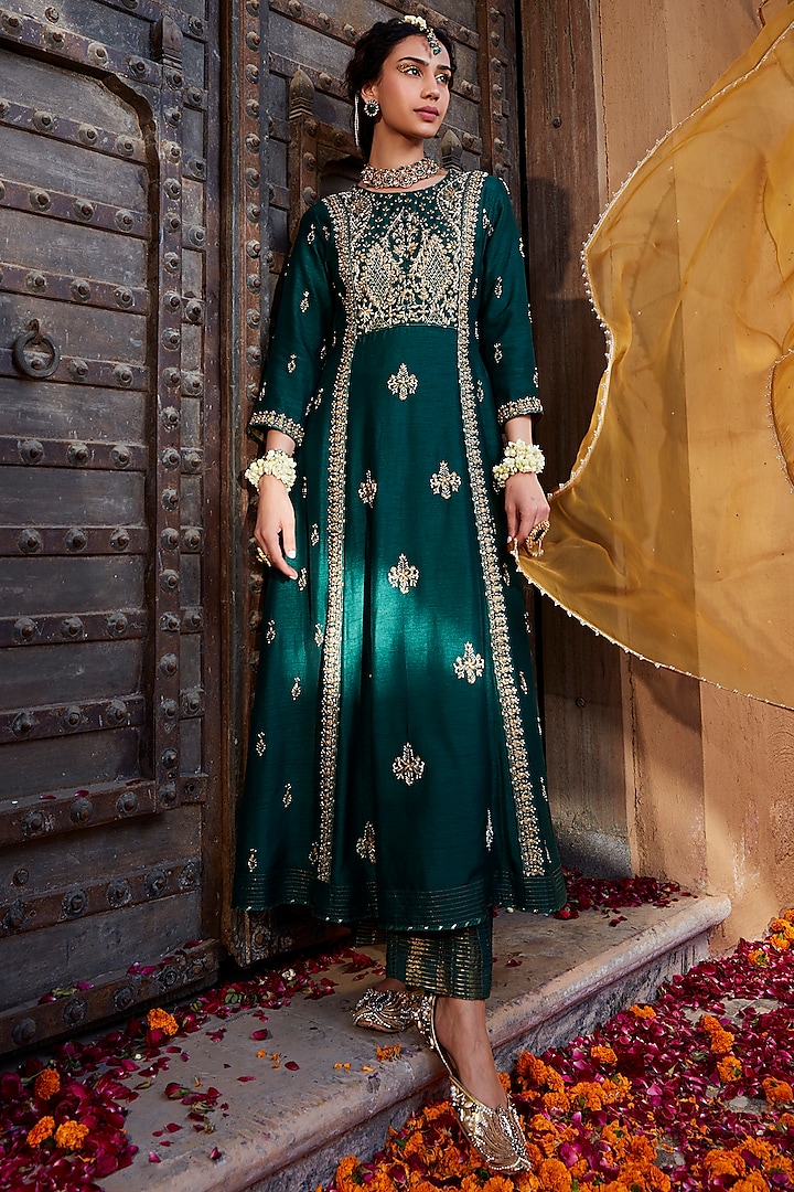 Teal Silk Embroidered Kurta Set by Kritika Dawar at Pernia's Pop Up Shop