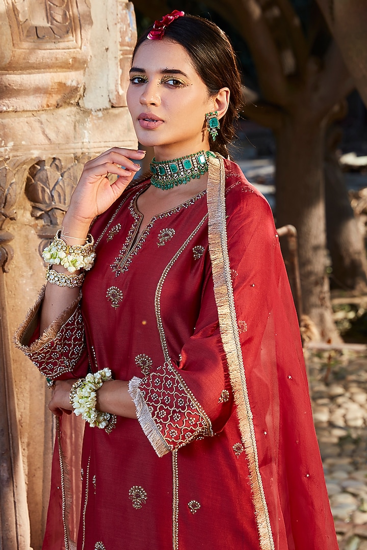 Maroon Chanderi Hand Embroidered Kurta Set by Kritika Dawar at Pernia's Pop Up Shop
