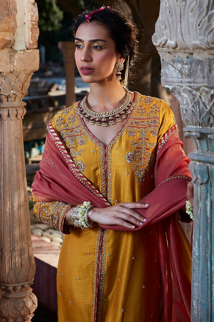 Yellow Silk Hand Embroidered Kurta Set by Kritika Dawar at Pernia's Pop Up Shop