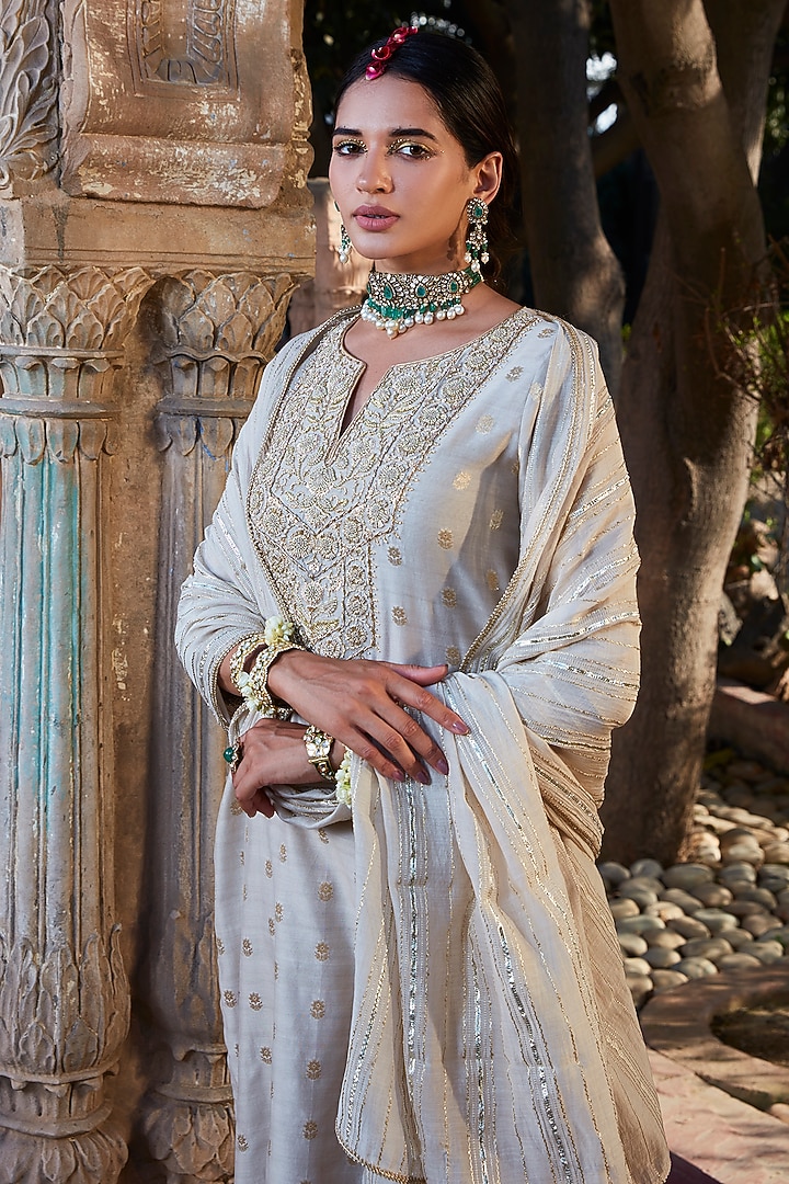 Ivory Banarasi Chanderi Embroidered Kurta Set by Kritika Dawar at Pernia's Pop Up Shop