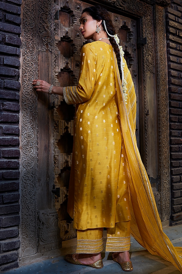 Yellow Banarasi Chanderi Embroidered Kurta Set by Kritika Dawar at Pernia's Pop Up Shop