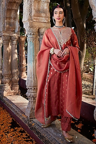 Rust Banarasi Chanderi Hand Embroidered Kurta Set by Kritika Dawar
