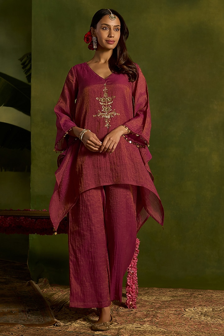 Magenta Tissue Chanderi Hand Embroidered Kurta Set by Kritika Dawar at Pernia's Pop Up Shop