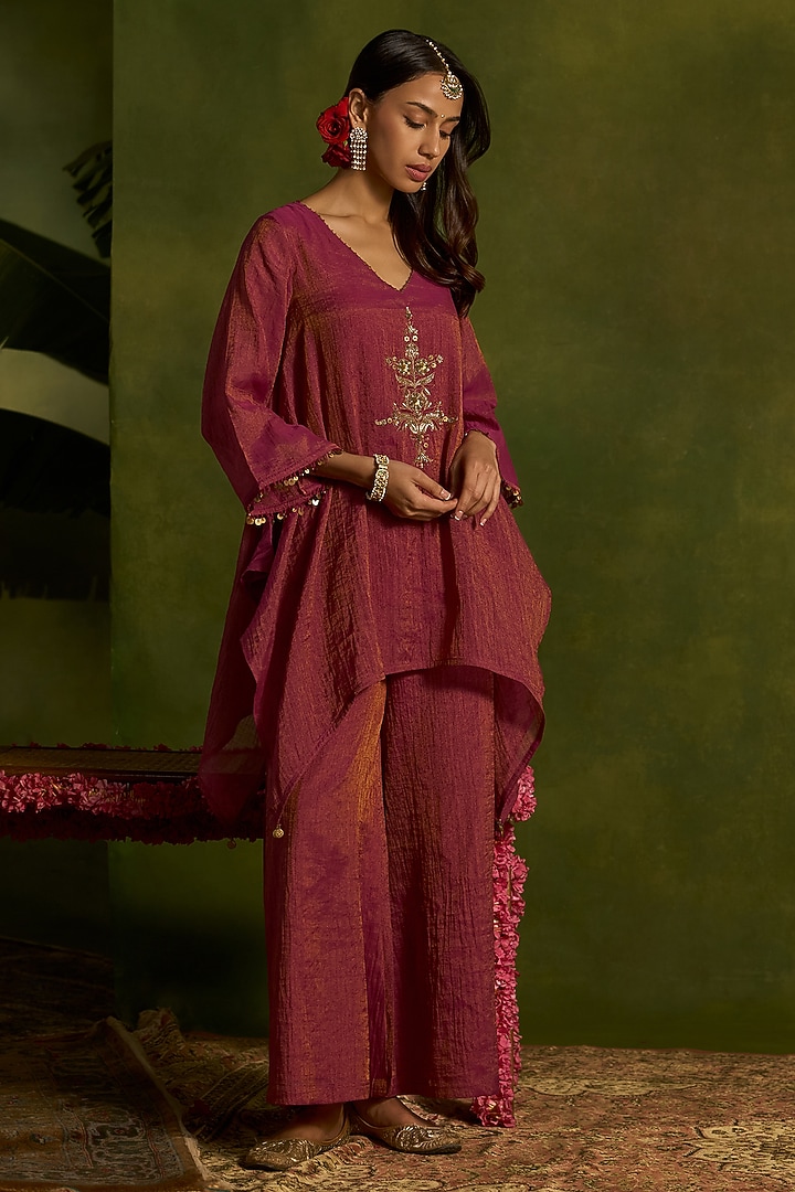 Magenta Tissue Chanderi Hand Embroidered Kurta Set by Kritika Dawar at Pernia's Pop Up Shop
