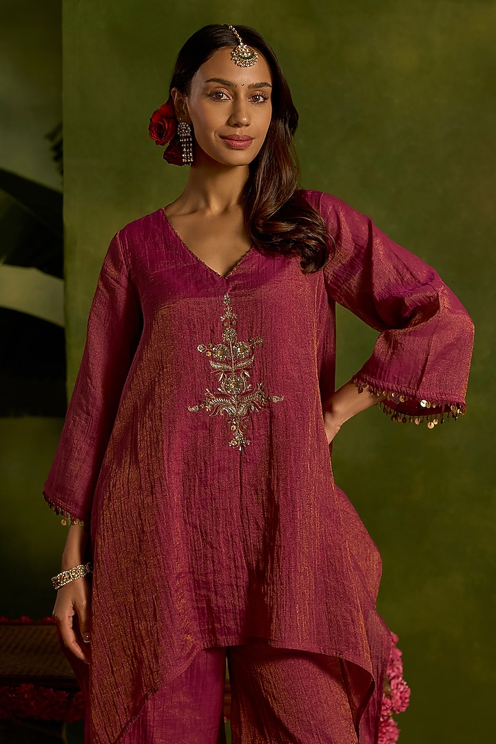 Magenta Tissue Chanderi Hand Embroidered Kurta Set by Kritika Dawar at Pernia's Pop Up Shop