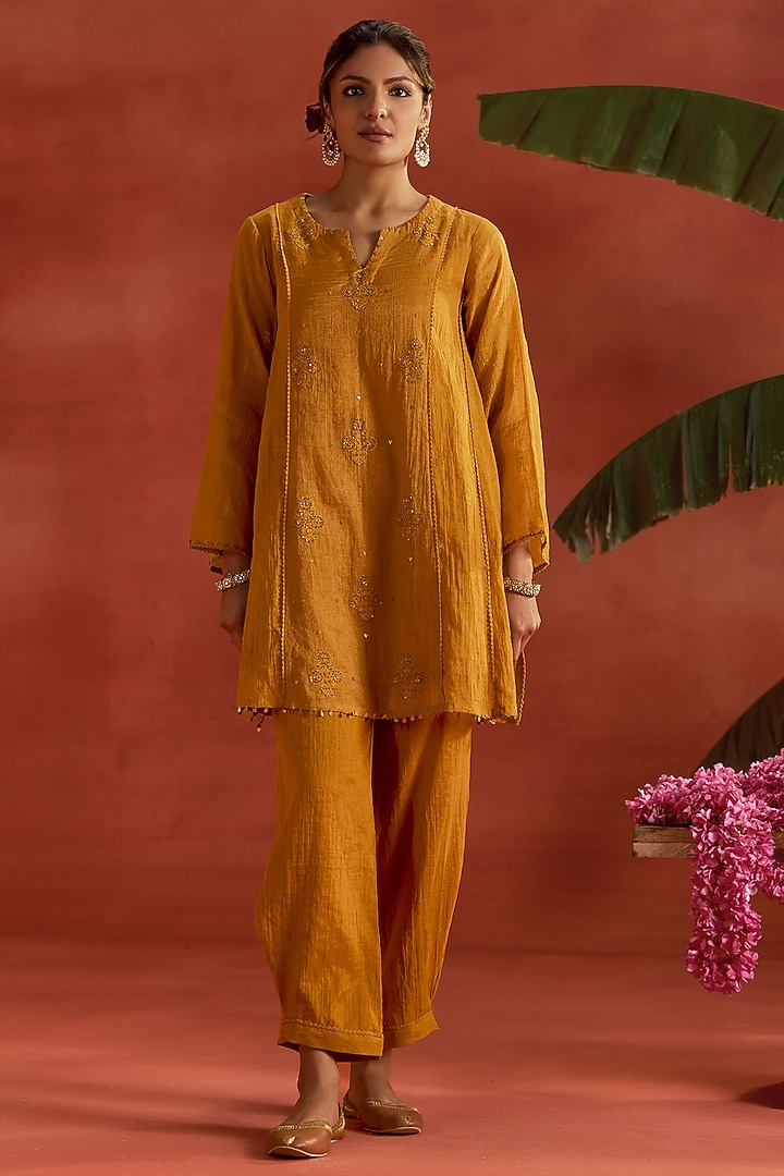 Mustard Tissue Chanderi Floral Embroidered Co-Ord Set by Kritika Dawar at Pernia's Pop Up Shop