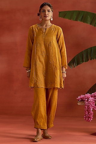 Mustard Tissue Chanderi Floral Embroidered Co-Ord Set by Kritika Dawar