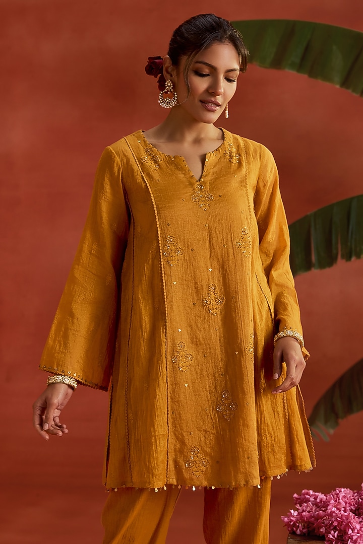 Mustard Tissue Chanderi Floral Embroidered Co-Ord Set by Kritika Dawar at Pernia's Pop Up Shop