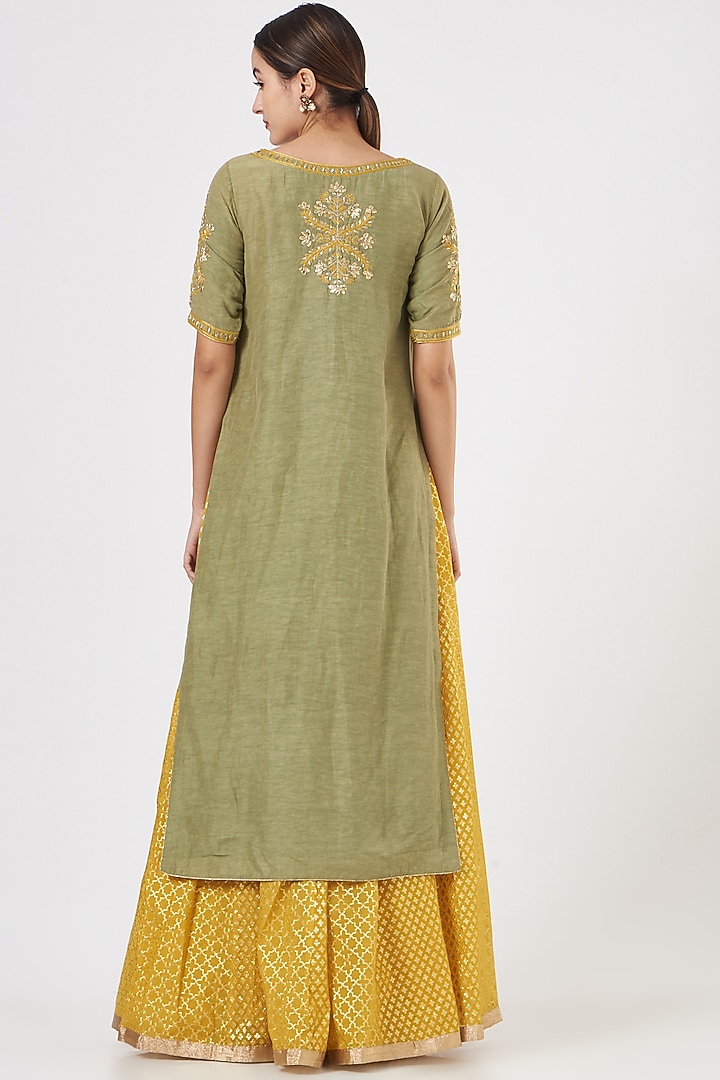 Sage Green Embroidered Kurta Set by Kritika Dawar at Pernia's Pop Up Shop