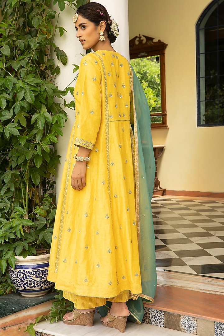 Yellow Linen Silk Kurta Set by Kritika Dawar at Pernia's Pop Up Shop