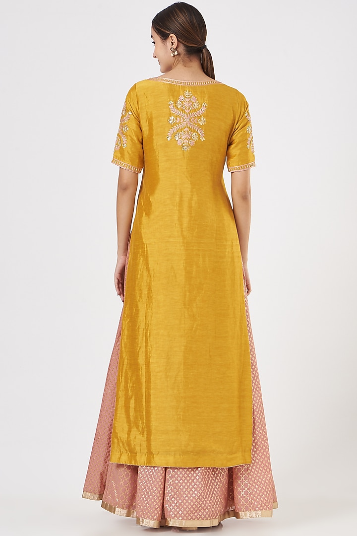Yellow & Pink Embroidered Kurta Set by Kritika Dawar at Pernia's Pop Up Shop