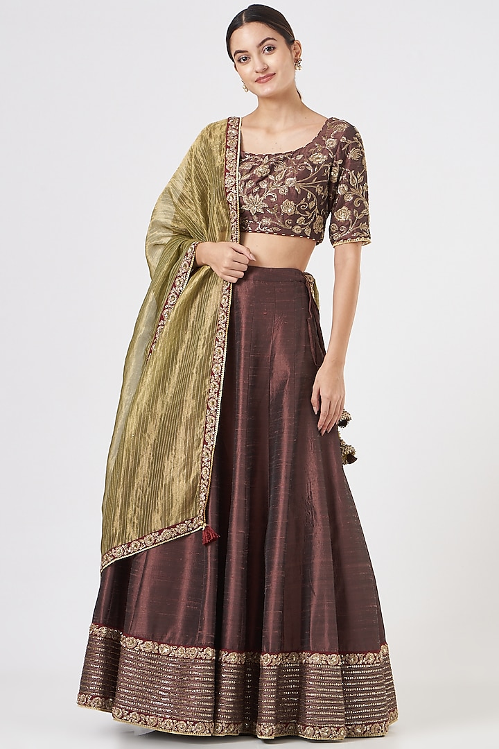 Brown Embroidered Wedding Lehenga Set by Kritika Dawar at Pernia's Pop Up Shop