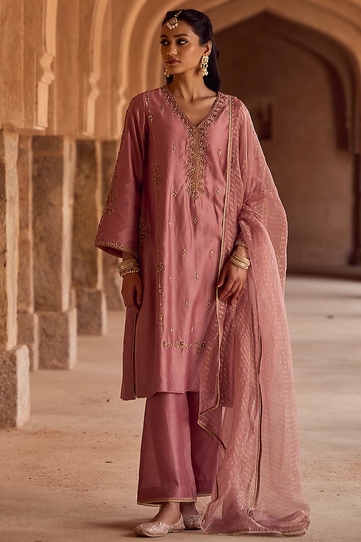 Blush Pink Silk Chanderi Hand Embroidered Kurta Set by Kritika Dawar at Pernia's Pop Up Shop