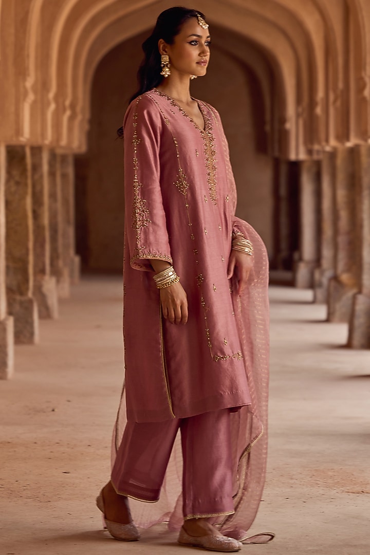 Blush Pink Silk Chanderi Hand Embroidered Kurta Set by Kritika Dawar at Pernia's Pop Up Shop