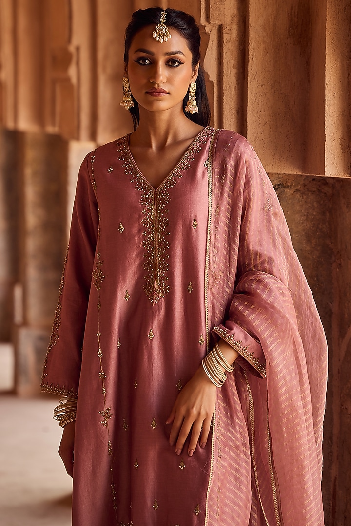 Blush Pink Silk Chanderi Hand Embroidered Kurta Set by Kritika Dawar at Pernia's Pop Up Shop