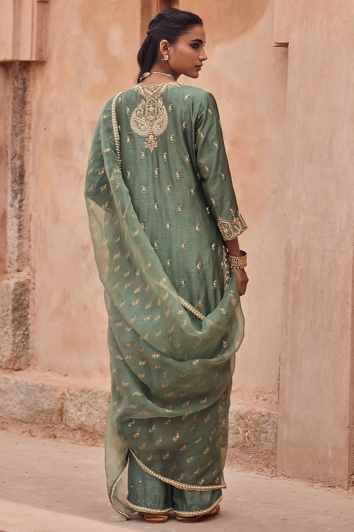 Green Silk Pearl Embroidered Kurta Set by Kritika Dawar at Pernia's Pop Up Shop