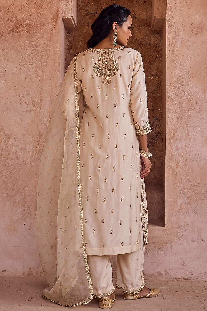 Ivory Silk Pearl Embroidered Kurta Set by Kritika Dawar at Pernia's Pop Up Shop
