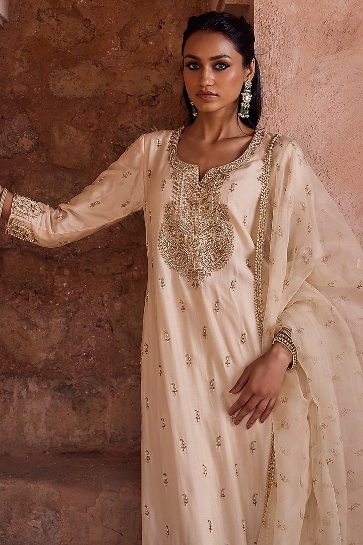 Ivory Silk Pearl Embroidered Kurta Set by Kritika Dawar at Pernia's Pop Up Shop