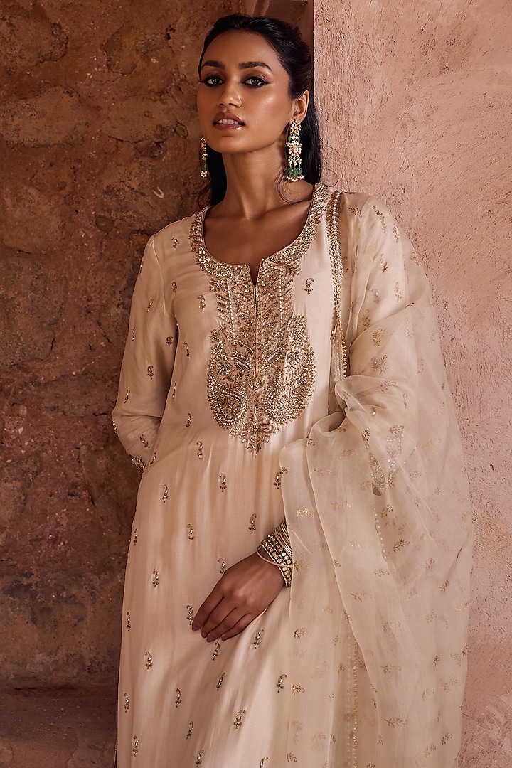 Ivory Silk Pearl Embroidered Kurta Set by Kritika Dawar at Pernia's Pop Up Shop