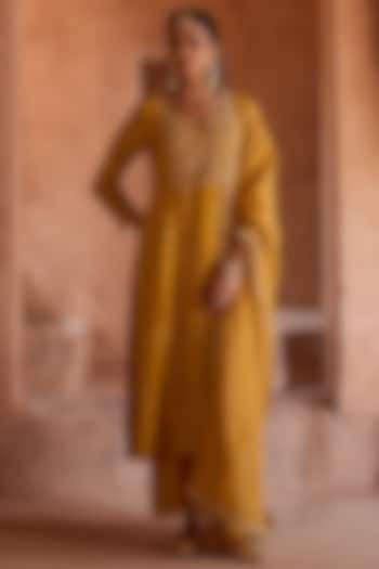 Yellow Banarasi Silk Chanderi Dabka Embroidered Kurta Set by Kritika Dawar at Pernia's Pop Up Shop