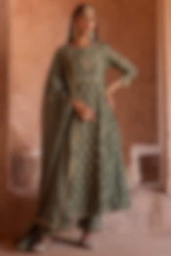 Green Banarasi Silk Chanderi Dabka Embroidered Kurta Set by Kritika Dawar at Pernia's Pop Up Shop