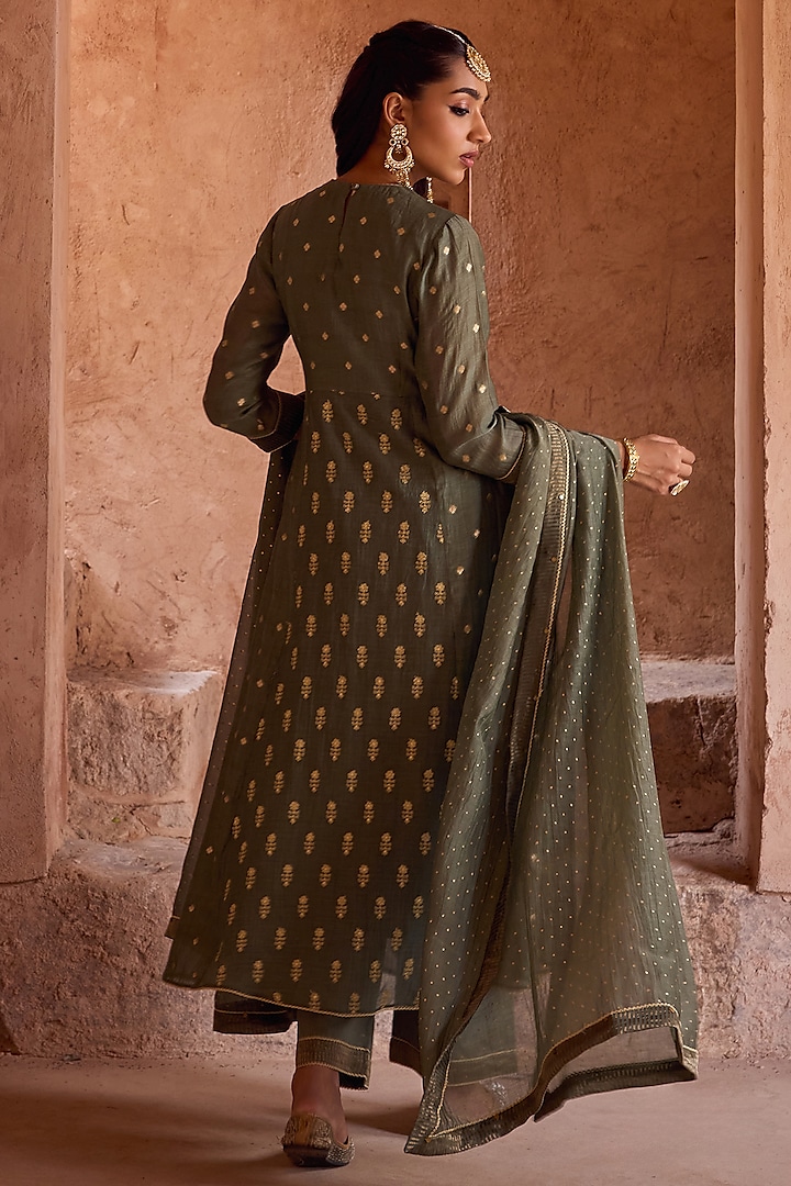 Green Banarasi Silk Chanderi Dabka Embroidered Kurta Set by Kritika Dawar at Pernia's Pop Up Shop