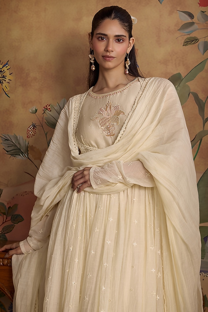 Ivory Chanderi Hand Embroidered Party Wear Anarkali Set by Kritika Dawar at Pernia's Pop Up Shop