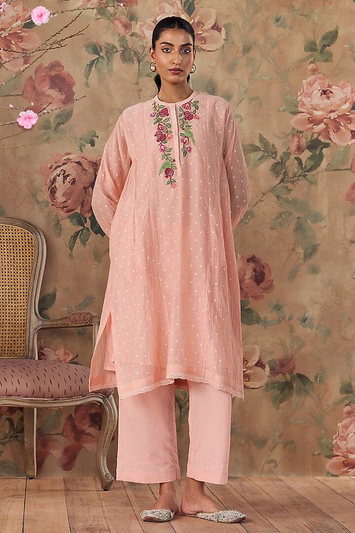 Blush Pink Chanderi Thread Embroidered Kurta Set by Kritika Dawar at Pernia's Pop Up Shop