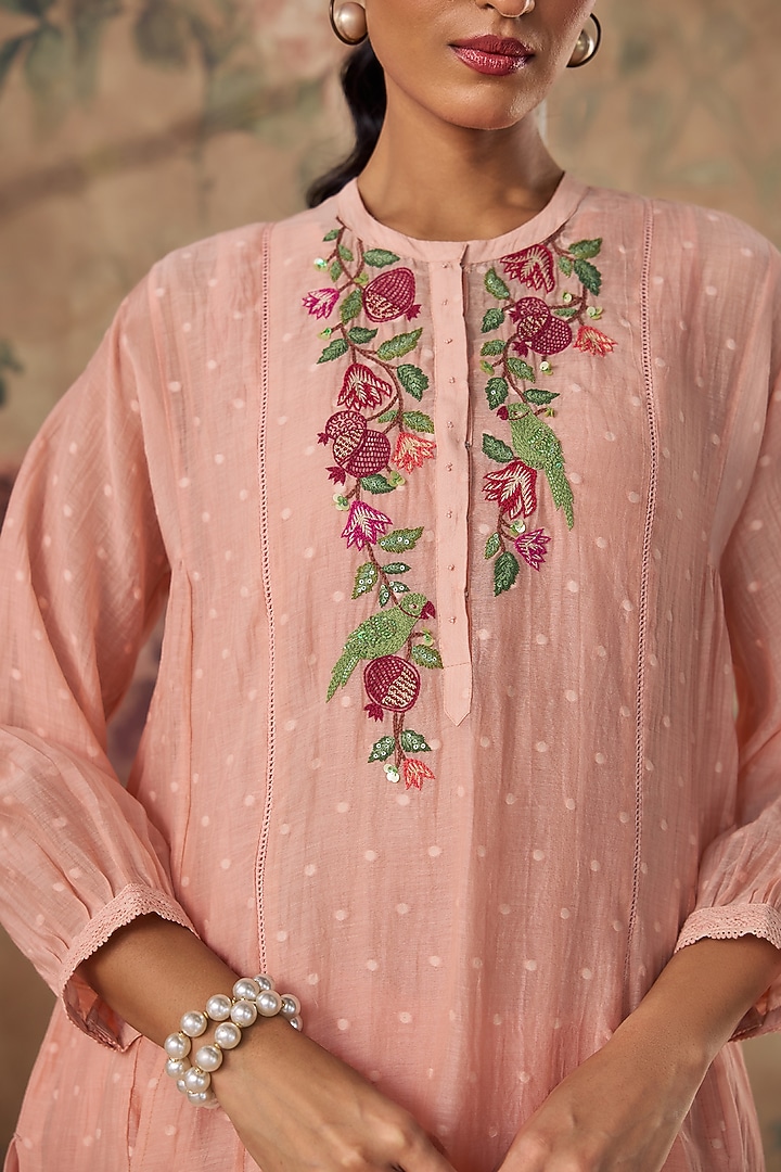 Blush Pink Chanderi Thread Embroidered Kurta Set by Kritika Dawar at Pernia's Pop Up Shop