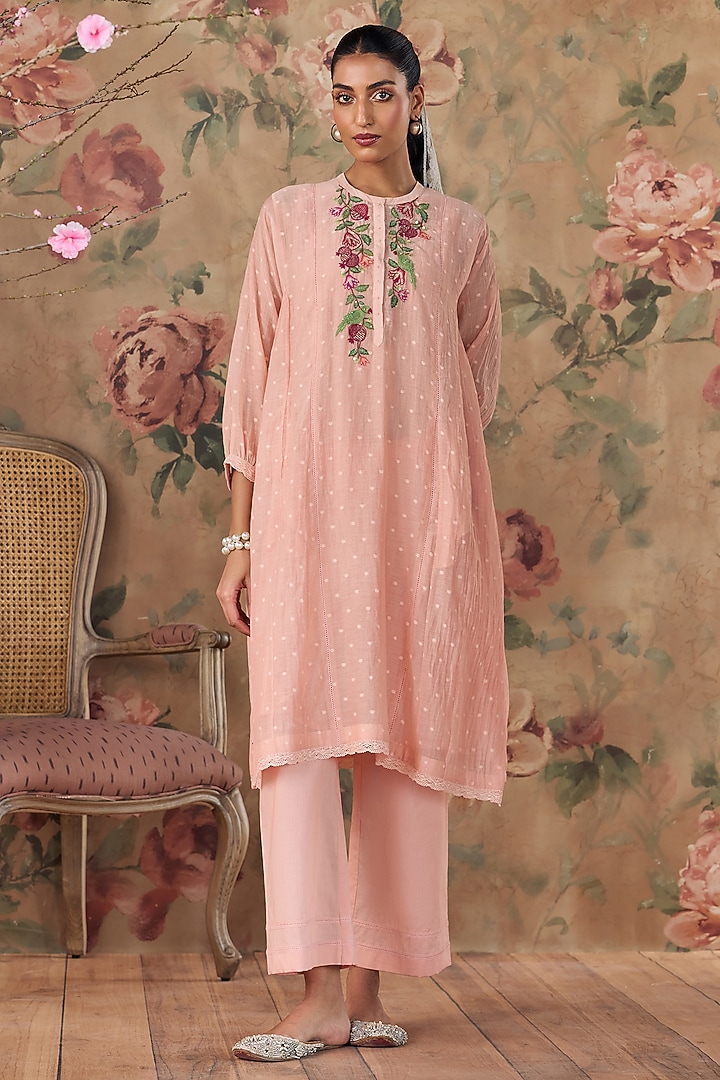 Blush Pink Chanderi Thread Embroidered Kurta Set by Kritika Dawar at Pernia's Pop Up Shop