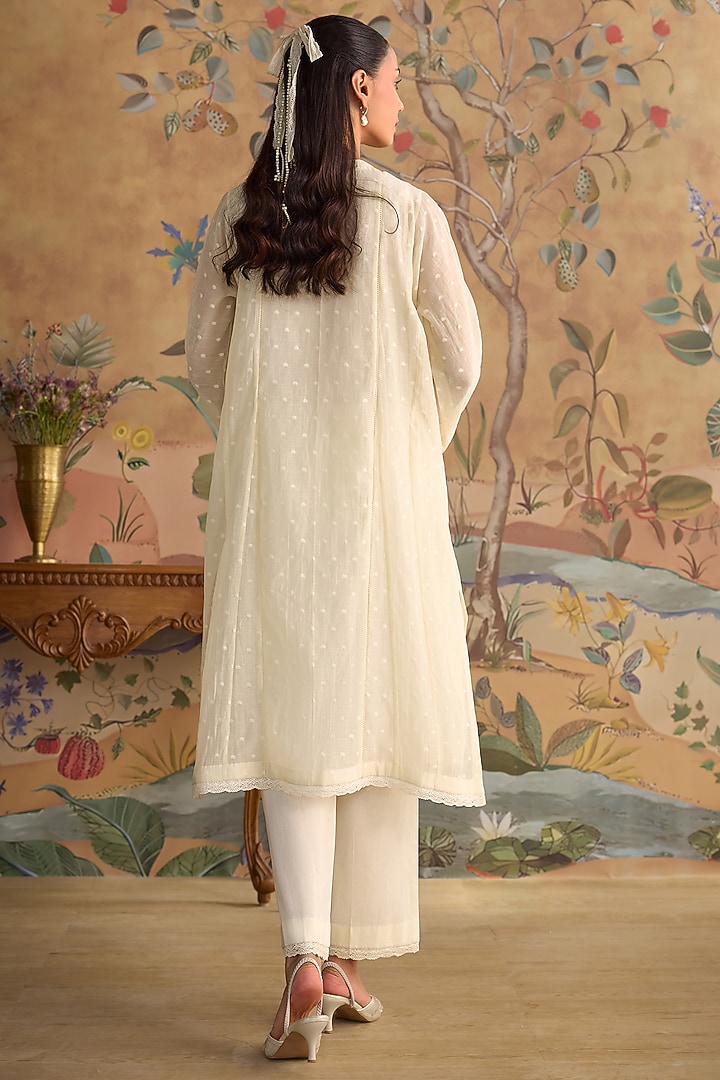 Ivory Chanderi Thread Embroidered Kurta Set by Kritika Dawar at Pernia's Pop Up Shop