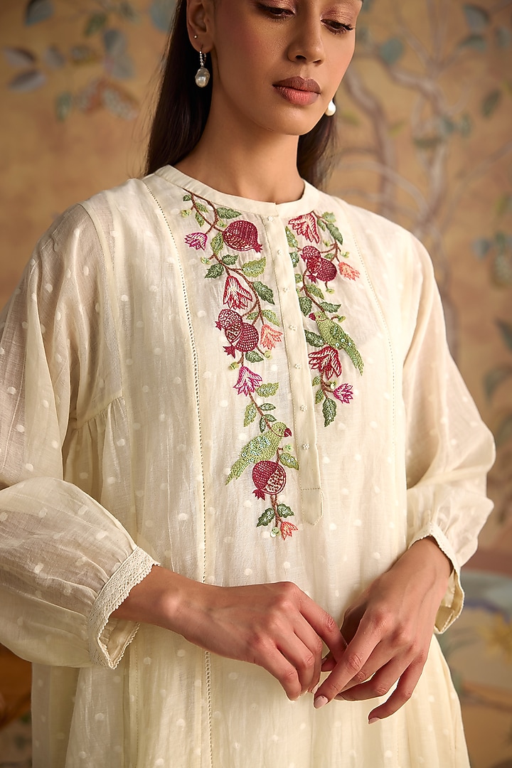 Ivory Chanderi Thread Embroidered Kurta Set by Kritika Dawar at Pernia's Pop Up Shop
