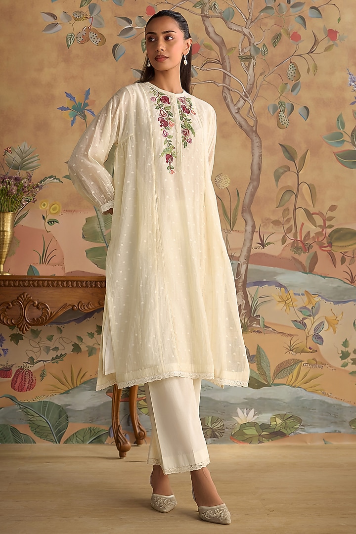 Ivory Chanderi Thread Embroidered Kurta Set by Kritika Dawar at Pernia's Pop Up Shop