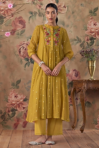 Yellow Chanderi Thread Embroidered Gathered Tunic Set by Kritika Dawar