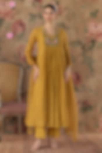 Mustard Chanderi Thread Embroidered A-Line Kurta Set by Kritika Dawar at Pernia's Pop Up Shop