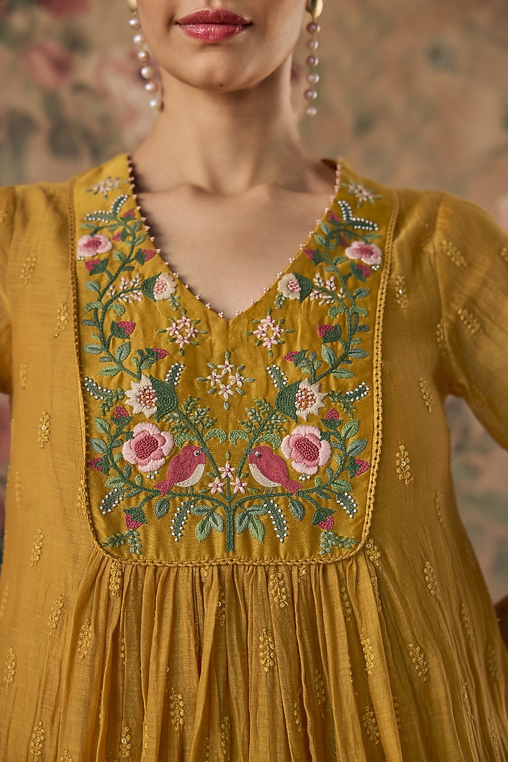 Mustard Chanderi Thread Embroidered A-Line Kurta Set by Kritika Dawar at Pernia's Pop Up Shop