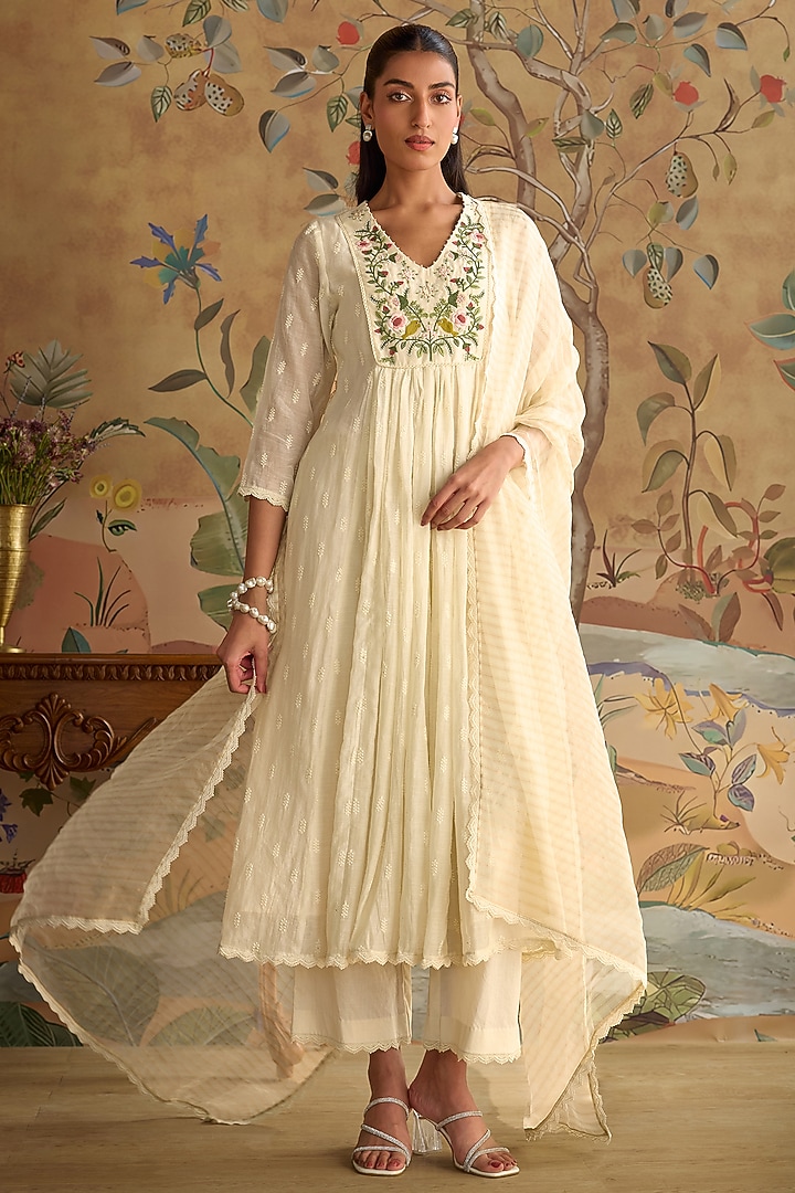 Ivory Chanderi Thread Embroidered A-Line Kurta Set by Kritika Dawar at Pernia's Pop Up Shop